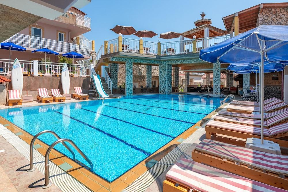 Marietta Hotel Apartments Пастида Экстерьер фото