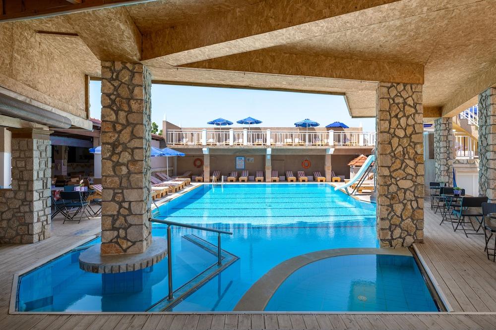Marietta Hotel Apartments Пастида Экстерьер фото
